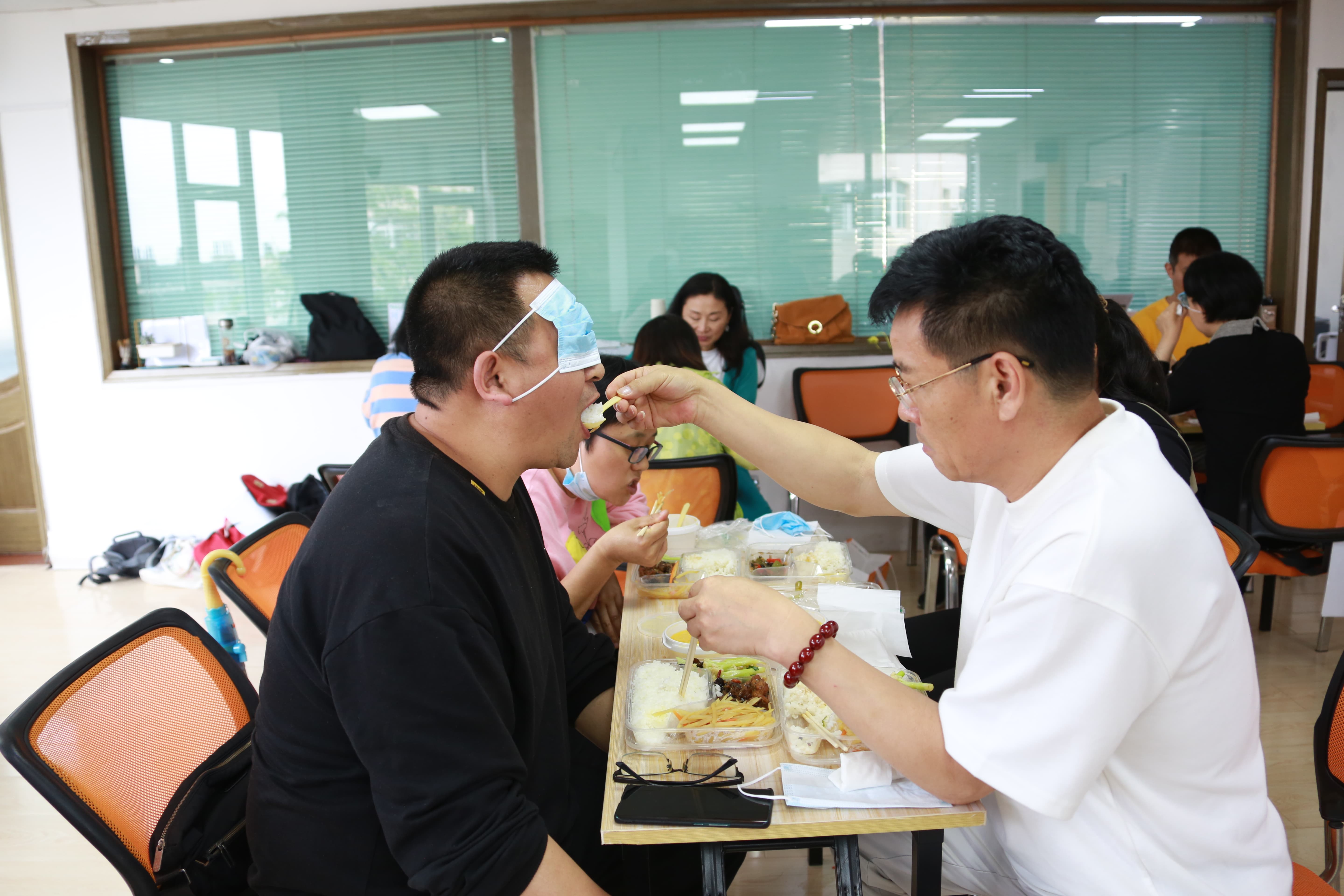 普及营养知识，传播健康理念